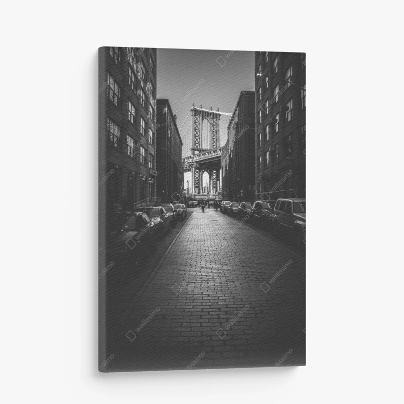 Canvas print Manhattan bridge framed by cobblestone street