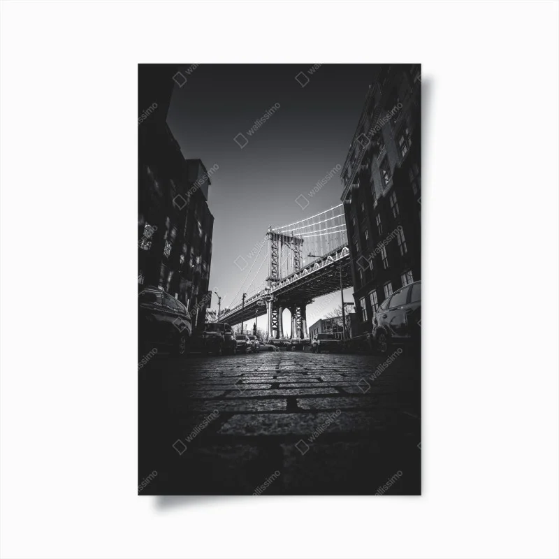 Poster Manhattan bridge perspective over cobblestone street