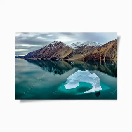 Poster iceberg and mountain reflections in turquoise waters • Wallissimo®