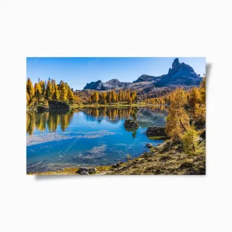 Poster autumn alpine lake with mountain reflections • Wallissimo®