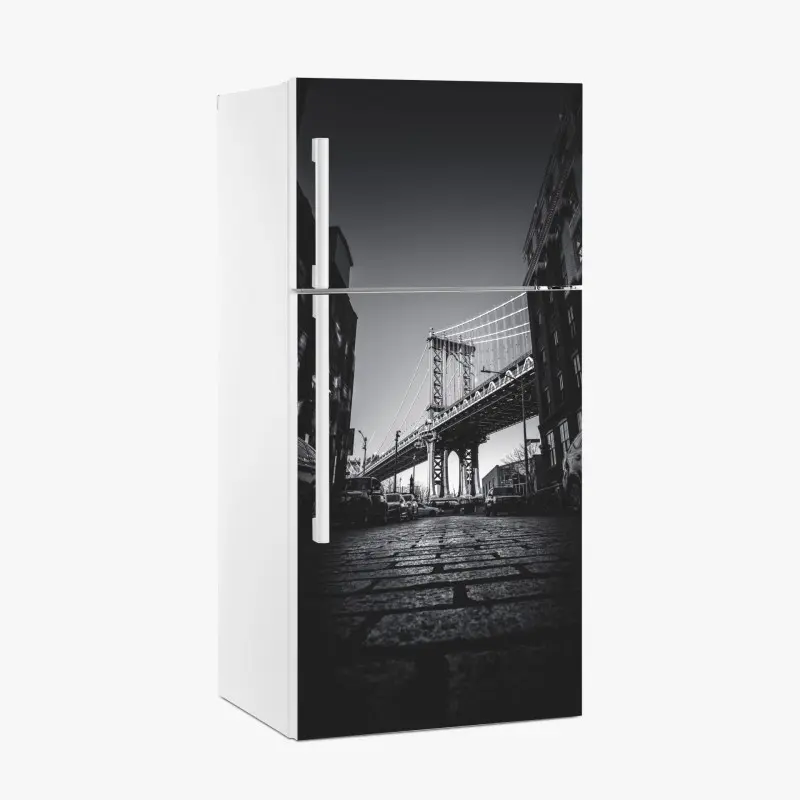 Fridge sticker Manhattan bridge perspective over cobblestone street