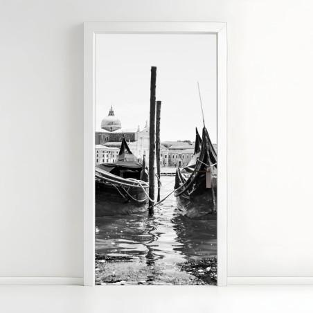Door sticker moored gondolas in Venice • Wallissimo®