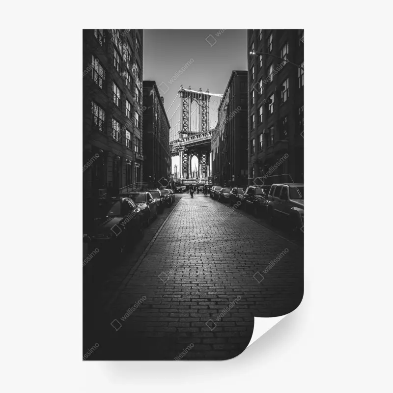 Wall mural Manhattan bridge framed by cobblestone street